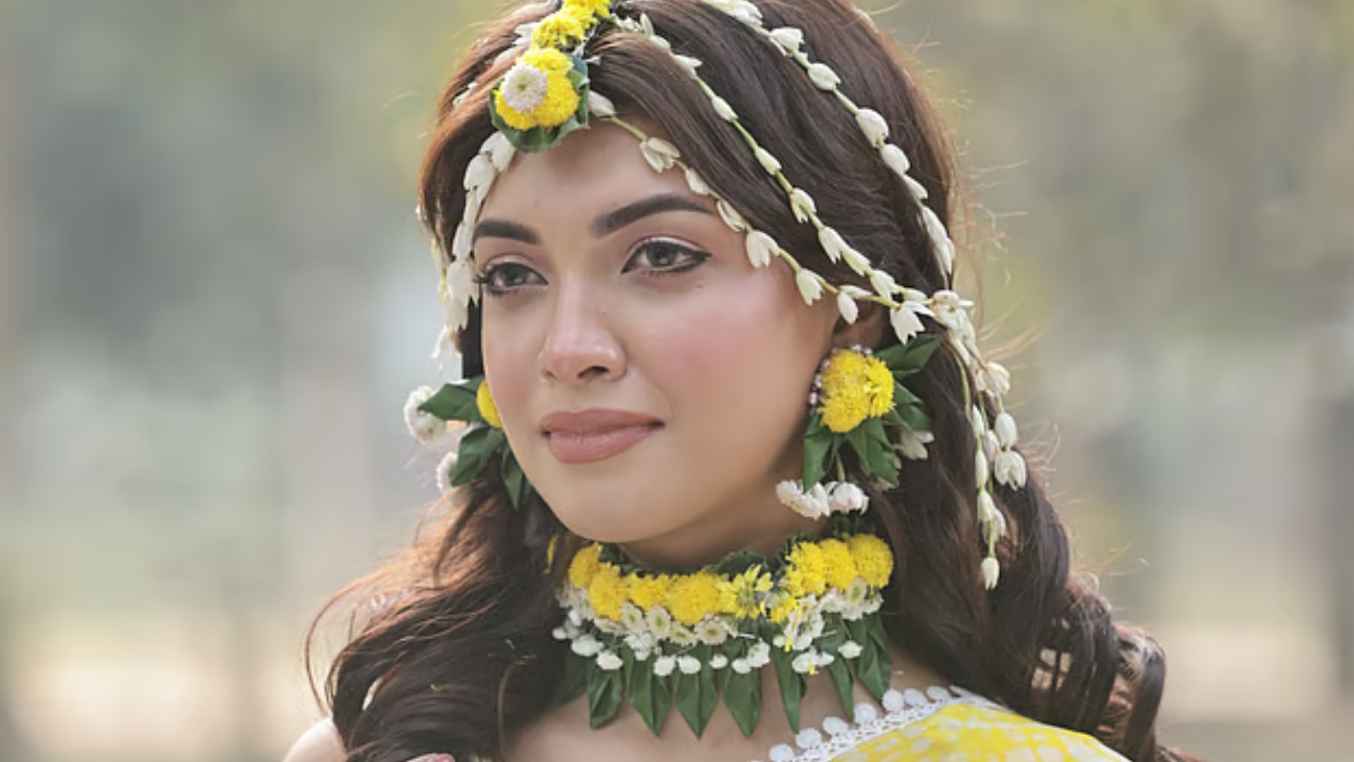 দেখুন এই সময়ের হলুদের কনে সাজের ১০টি ছবি