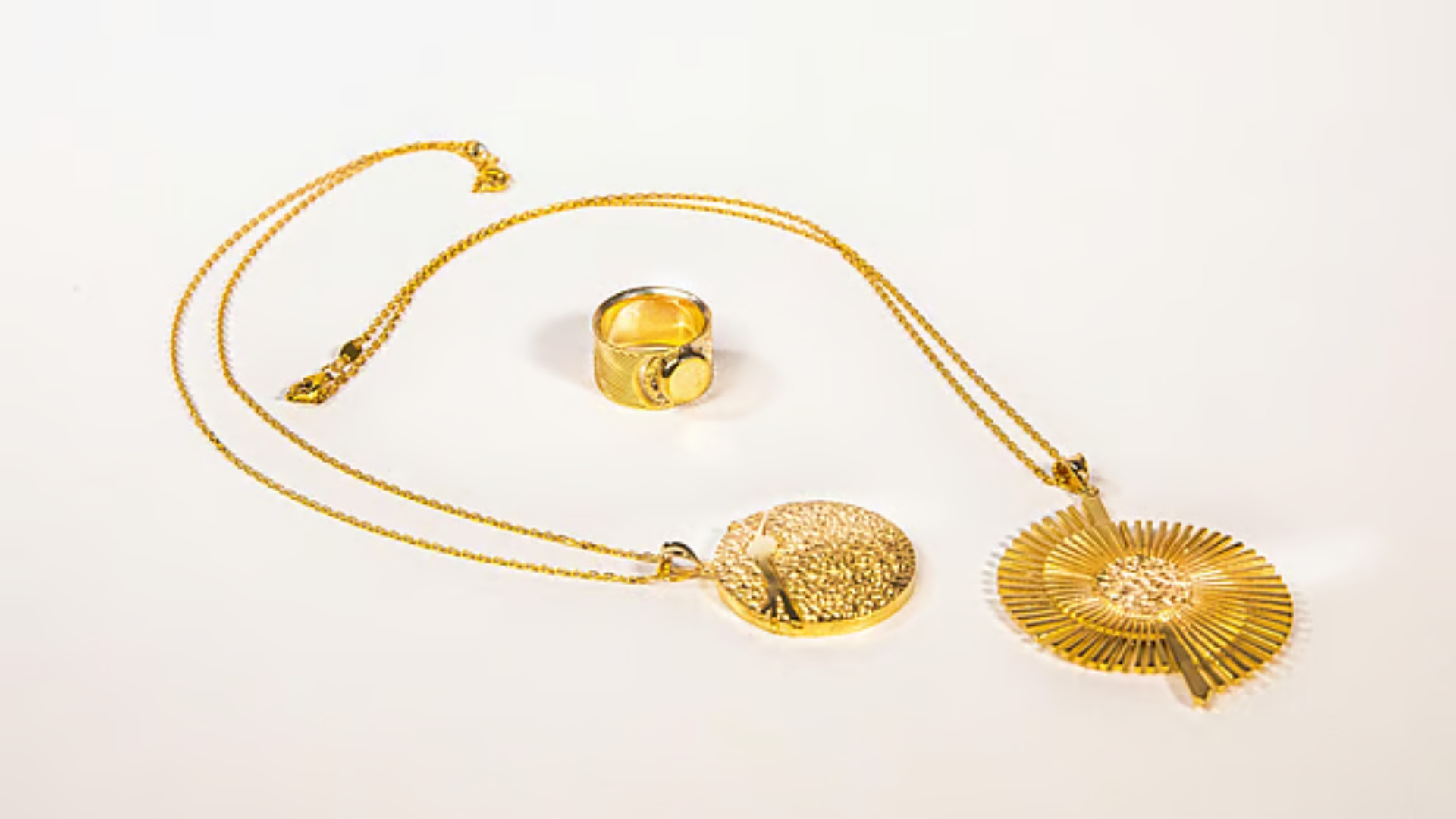 ‘নিজ হাতে বউকে স্বর্ণের গয়না বানিয়ে দিয়ে বিয়ে করেছিলাম’